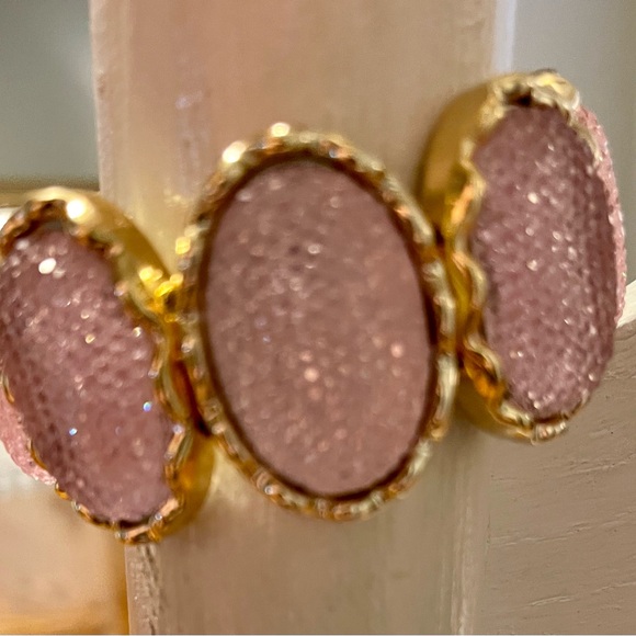 🎉Host Pick🎉Pink stretchy bracelet $16🎉Host Pick🎉 - Picture 2 of 7